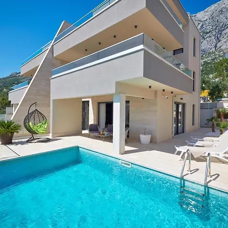Dom wakacyjny Lovely In With Sauna Makarska