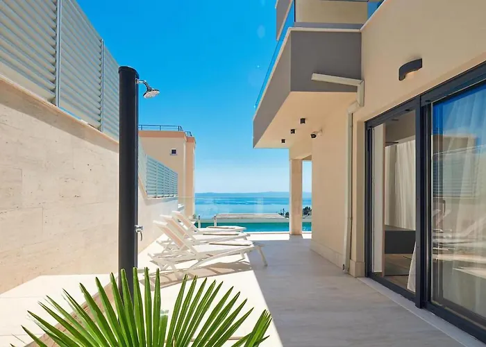 Lovely In With Sauna ماكارسكا